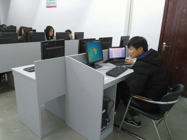 校企合作強(qiáng)，雙師授課忙——信息工程系積極開展校企雙師授課，共育計(jì)算機(jī)應(yīng)用軟件開發(fā)人才